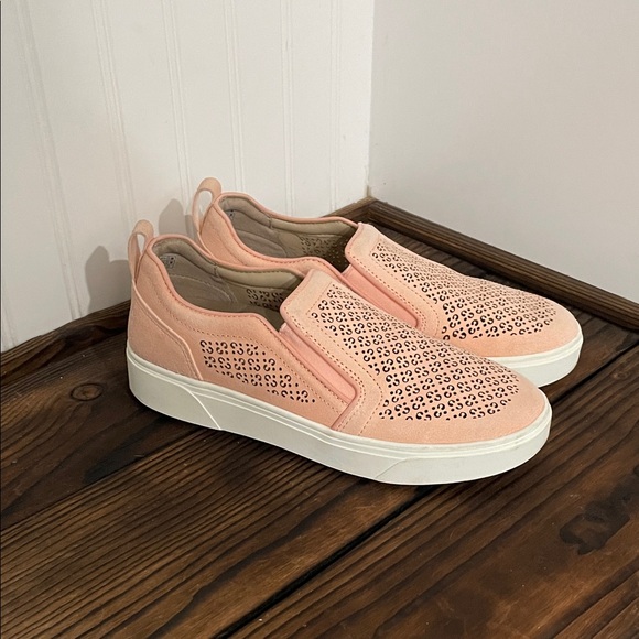 New Vionic Kimmie Perf Pink Slip-On Orthotic Sneakers - Picture 1 of 6